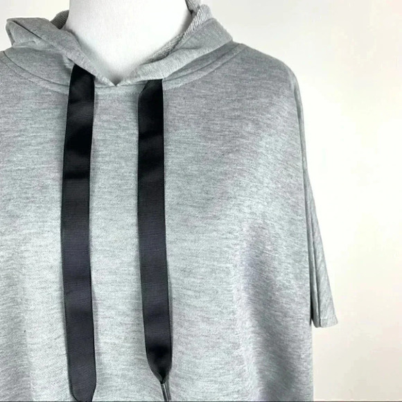 New Steve Madden poncho size one size fits most gray pullover with pockets - Picture 2 of 10